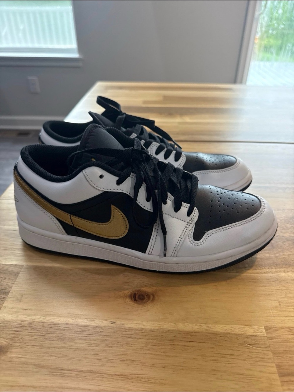 Nike Men’s Low-Top Sneakers in White, Black & Gold